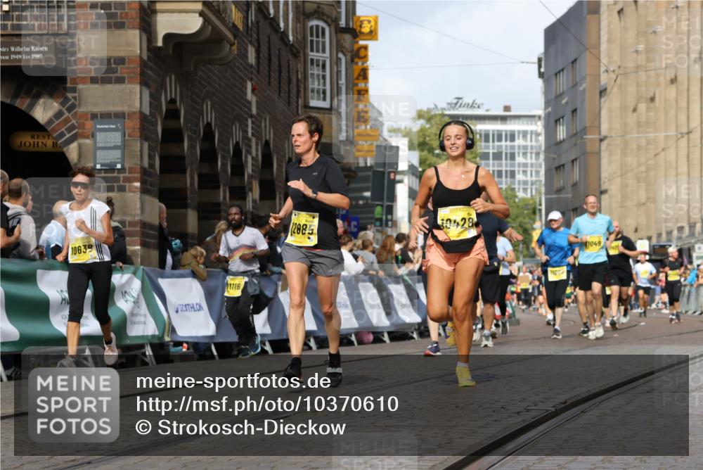 13.09.2026 - 21. swb-Marathon Bremen Strokosch-Dieckow http://msf.ph/oto/10370610 13.09.2026 11:01:11 Ziel 10093, 10263, 10367, 10368, 10428, 10753, 10857, 11055, 11247, 11343, 11359, 11475, 11540, 11556, 11728, 11797, 11804, 11819, 11959, 12006, 12116, 12397, 12428, 10647, 10648, 10678, 11260, 11306, 11459, 11751, 11796, 11813, 11816, 11969, 11970, 12062, 12245, 12283, 12390, 12391 meine-sportfotos.de