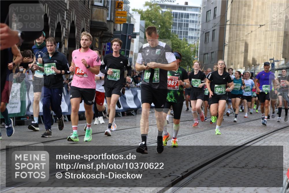 13.09.2026 - 21. swb-Marathon Bremen Strokosch-Dieckow http://msf.ph/oto/10370622 13.09.2026 13:36:28 Ziel 563, 1072, 1867, 2339, 2931, 2949, 3026, 3224, 3291, 3489, 4016, 4989, 5259, 5276, 5800, 6642, 6778, 6874, 6982, 7043, 7256, 7379, 7865, 8227, 8275, 8488, 8511, 8731, 8941, 9026, 9076, 9226, 9243, 9497, 9564, 13179, 13238, 164, 2467, 2673, 2731, 2819, 2823, 3067, 3585, 3815, 4006, 4050, 4182, 4216, 4304, 4414, 4676, 4892, 5061, 5656, 5781, 6280, 6340, 6516, 6527, 6568, 7039, 7229, 7237, 7249, 7344, 7656, 7765, 7808, 8723, 8790, 9776 meine-sportfotos.de