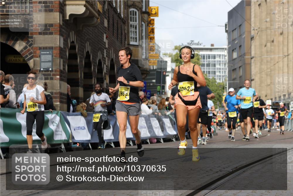 13.09.2026 - 21. swb-Marathon Bremen Strokosch-Dieckow http://msf.ph/oto/10370635 13.09.2026 11:01:11 Ziel 10093, 10263, 10367, 10368, 10428, 10753, 10857, 11055, 11247, 11343, 11359, 11475, 11540, 11556, 11728, 11797, 11804, 11819, 11959, 12006, 12116, 12397, 12428, 10647, 10648, 10678, 11260, 11306, 11459, 11751, 11796, 11813, 11816, 11969, 11970, 12062, 12245, 12283, 12390, 12391 meine-sportfotos.de