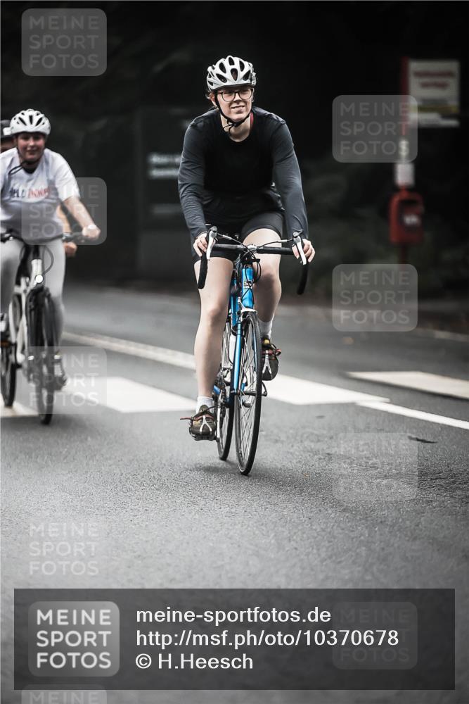 13.09.2026 - Stadtparktriathlon H.Heesch http://msf.ph/oto/10370678 13.09.2026 10:20:17 Radfahren 238, 248, 310, 385, 390, 400, 415, 432, 433, 450 meine-sportfotos.de