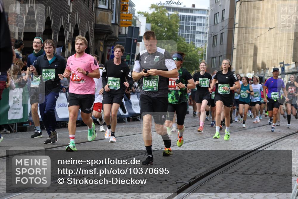 13.09.2026 - 21. swb-Marathon Bremen Strokosch-Dieckow http://msf.ph/oto/10370695 13.09.2026 13:36:28 Ziel 563, 1072, 1867, 2339, 2931, 2949, 3026, 3224, 3291, 3489, 4016, 4989, 5259, 5276, 5800, 6642, 6778, 6874, 6982, 7043, 7256, 7379, 7865, 8227, 8275, 8488, 8511, 8731, 8941, 9026, 9076, 9226, 9243, 9497, 9564, 13179, 13238, 164, 2467, 2673, 2731, 2819, 2823, 3067, 3585, 3815, 4006, 4050, 4182, 4216, 4304, 4414, 4676, 4892, 5061, 5656, 5781, 6280, 6340, 6516, 6527, 6568, 7039, 7229, 7237, 7249, 7344, 7656, 7765, 7808, 8723, 8790, 9776 meine-sportfotos.de