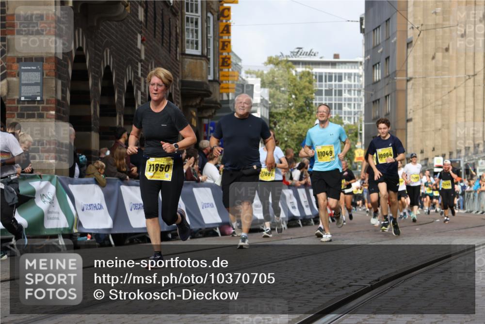 13.09.2026 - 21. swb-Marathon Bremen Strokosch-Dieckow http://msf.ph/oto/10370705 13.09.2026 11:01:13 Ziel 10093, 10367, 10368, 10428, 10753, 10857, 11055, 11247, 11343, 11359, 11475, 11540, 11728, 11797, 11804, 11819, 11959, 12006, 12085, 12116, 12397, 12428, 10560, 10647, 10648, 10678, 11260, 11306, 11459, 11467, 11751, 11788, 11796, 11813, 11816, 11969, 11970, 12047, 12062, 12245, 12390, 12391 meine-sportfotos.de
