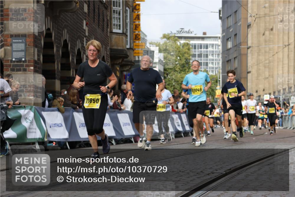 13.09.2026 - 21. swb-Marathon Bremen Strokosch-Dieckow http://msf.ph/oto/10370729 13.09.2026 11:01:13 Ziel 10093, 10367, 10368, 10428, 10753, 10857, 11055, 11247, 11343, 11359, 11475, 11540, 11728, 11797, 11804, 11819, 11959, 12006, 12085, 12116, 12397, 12428, 10560, 10647, 10648, 10678, 11260, 11306, 11459, 11467, 11751, 11788, 11796, 11813, 11816, 11969, 11970, 12047, 12062, 12245, 12390, 12391 meine-sportfotos.de