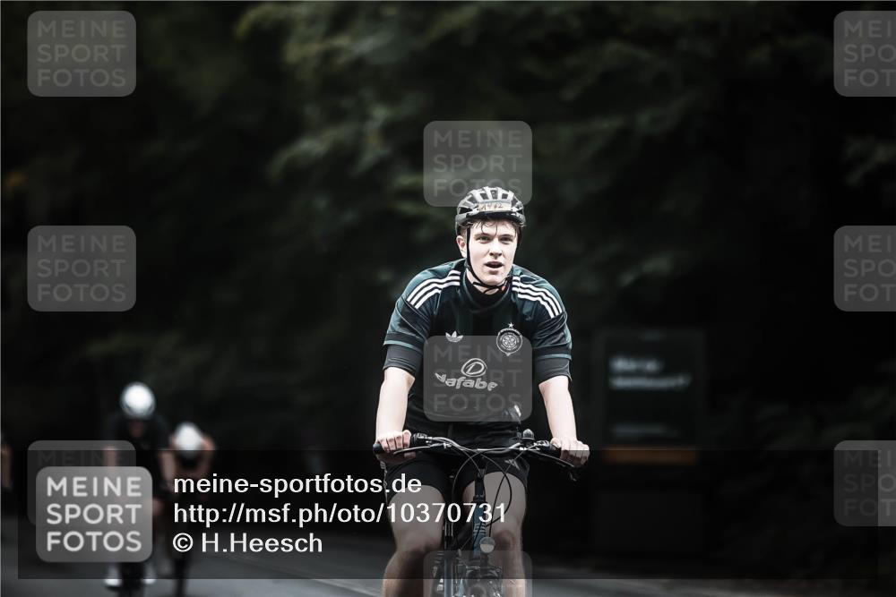13.09.2026 - Stadtparktriathlon H.Heesch http://msf.ph/oto/10370731 13.09.2026 13:24:47 Radfahren 1330, 1389, 1443, 1462, 1495, 1502 meine-sportfotos.de