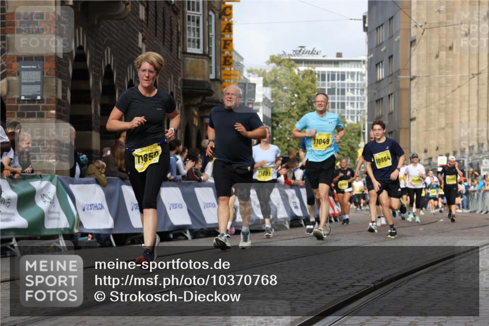 13.09.2026 - 21. swb-Marathon Bremen Strokosch-Dieckow http://msf.ph/oto/10370768 13.09.2026 11:01:13 Ziel 10093, 10367, 10368, 10428, 10753, 10857, 11055, 11247, 11343, 11359, 11475, 11540, 11728, 11797, 11804, 11819, 11959, 12006, 12085, 12116, 12397, 12428, 10560, 10647, 10648, 10678, 11260, 11306, 11459, 11467, 11751, 11788, 11796, 11813, 11816, 11969, 11970, 12047, 12062, 12245, 12390, 12391 meine-sportfotos.de