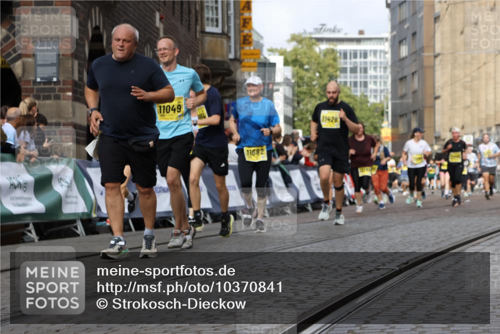 13.09.2026 - 21. swb-Marathon Bremen Strokosch-Dieckow http://msf.ph/oto/10370841 13.09.2026 11:01:15 Ziel 10093, 10367, 10368, 10428, 10639, 10753, 10857, 11055, 11247, 11359, 11540, 11728, 11797, 11804, 11819, 11850, 11959, 12006, 12085, 12116, 12397, 12428, 10181, 10560, 10647, 10648, 10678, 11459, 11467, 11550, 11551, 11666, 11788, 11796, 11798, 11813, 11969, 11970, 12047, 12062 meine-sportfotos.de