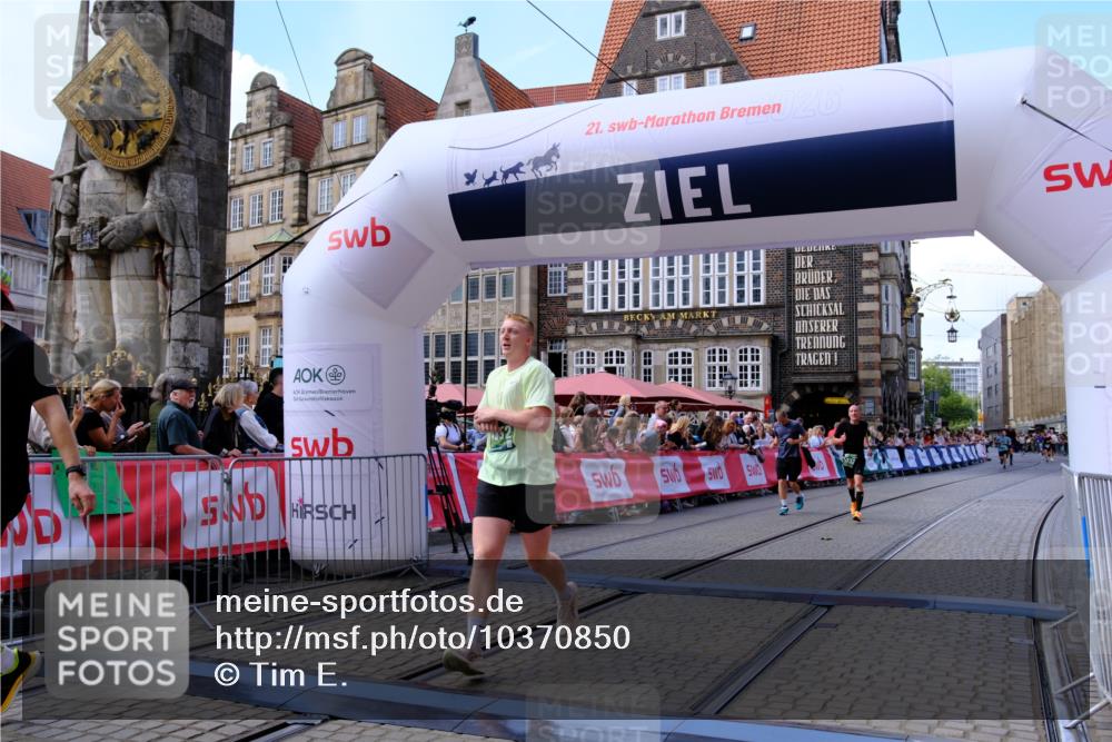 13.09.2026 - 21. swb-Marathon Bremen Tim E. http://msf.ph/oto/10370850 13.09.2026 13:08:09 Ziel 969, 4732, 4852, 7558, 8737, 9356, 13160 meine-sportfotos.de