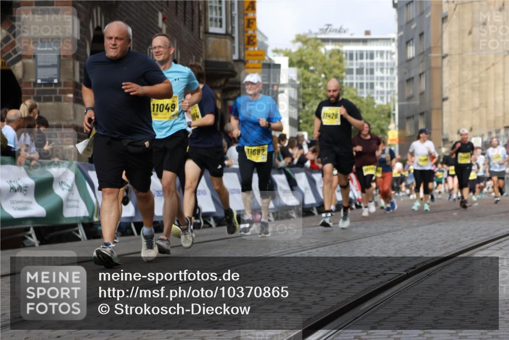 13.09.2026 - 21. swb-Marathon Bremen Strokosch-Dieckow http://msf.ph/oto/10370865 13.09.2026 11:01:15 Ziel 10093, 10367, 10368, 10428, 10639, 10753, 10857, 11055, 11247, 11359, 11540, 11728, 11797, 11804, 11819, 11850, 11959, 12006, 12085, 12116, 12397, 12428, 10181, 10560, 10647, 10648, 10678, 11459, 11467, 11550, 11551, 11666, 11788, 11796, 11798, 11813, 11969, 11970, 12047, 12062 meine-sportfotos.de