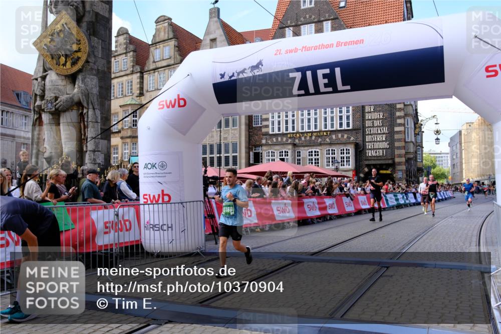 13.09.2026 - 21. swb-Marathon Bremen Tim E. http://msf.ph/oto/10370904 13.09.2026 13:08:19 Ziel 2098, 2266, 2844, 6692, 13091, 13160 meine-sportfotos.de
