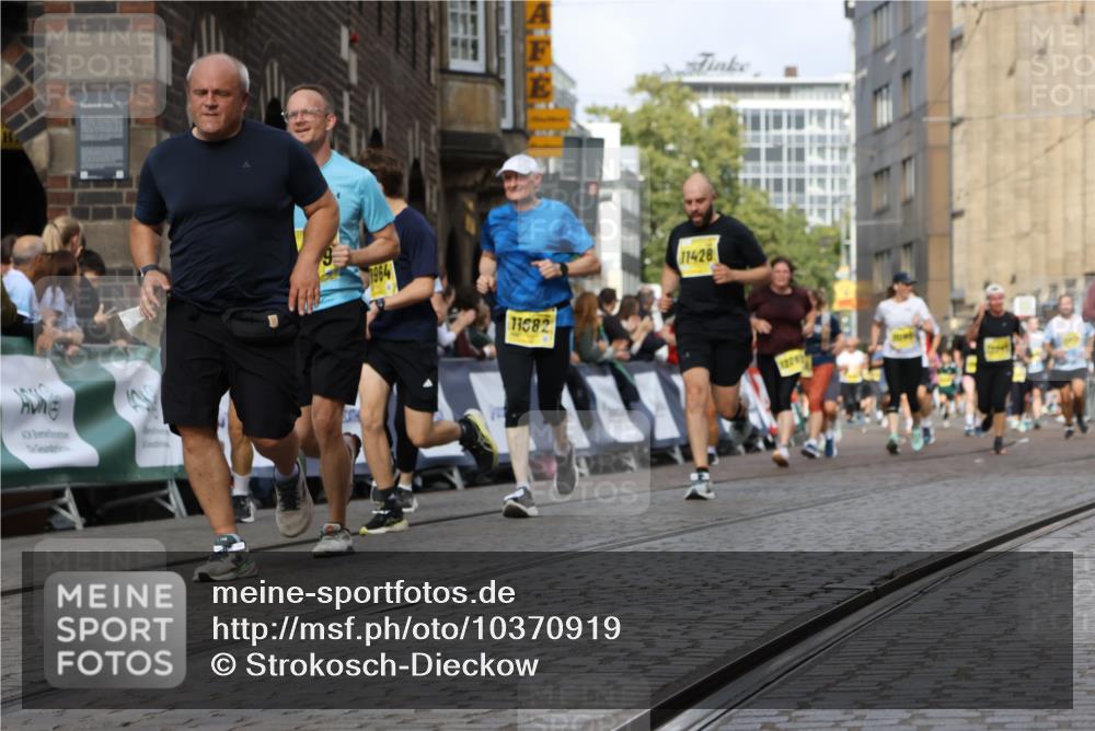 13.09.2026 - 21. swb-Marathon Bremen Strokosch-Dieckow http://msf.ph/oto/10370919 13.09.2026 11:01:15 Ziel 10093, 10367, 10368, 10428, 10639, 10753, 10857, 11055, 11247, 11359, 11540, 11728, 11797, 11804, 11819, 11850, 11959, 12006, 12085, 12116, 12397, 12428, 10181, 10560, 10647, 10648, 10678, 11459, 11467, 11550, 11551, 11666, 11788, 11796, 11798, 11813, 11969, 11970, 12047, 12062 meine-sportfotos.de