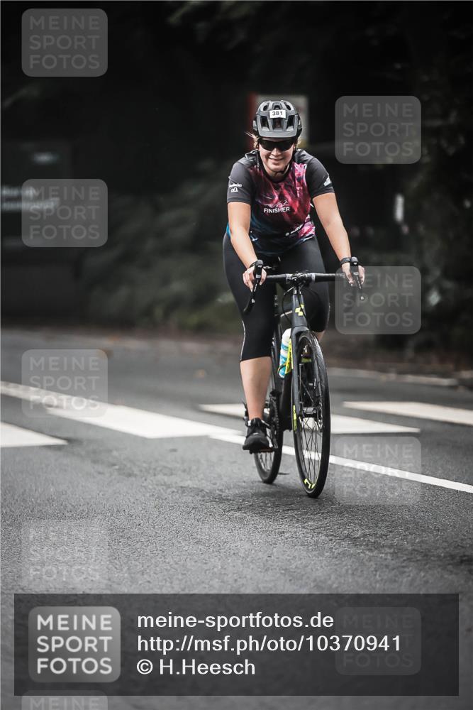 13.09.2026 - Stadtparktriathlon H.Heesch http://msf.ph/oto/10370941 13.09.2026 10:20:29 Radfahren 308, 334, 335, 381, 383, 452 meine-sportfotos.de