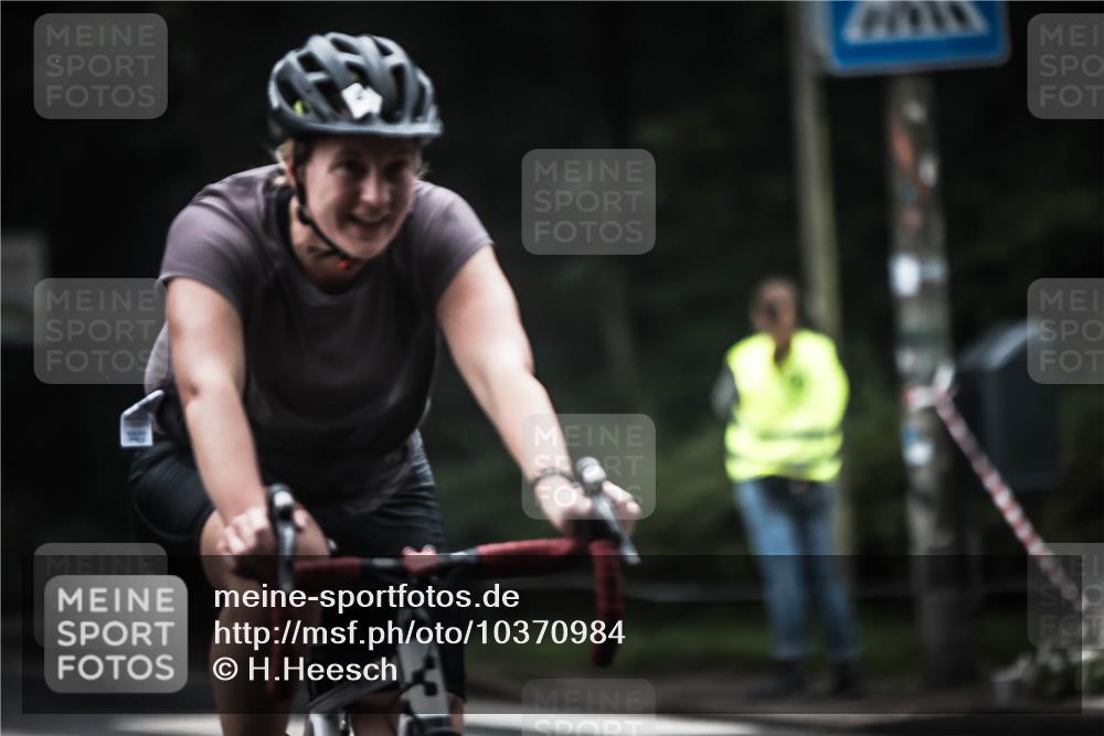 13.09.2026 - Stadtparktriathlon H.Heesch http://msf.ph/oto/10370984 13.09.2026 10:20:33 Radfahren 334, 335, 381, 383, 452 meine-sportfotos.de