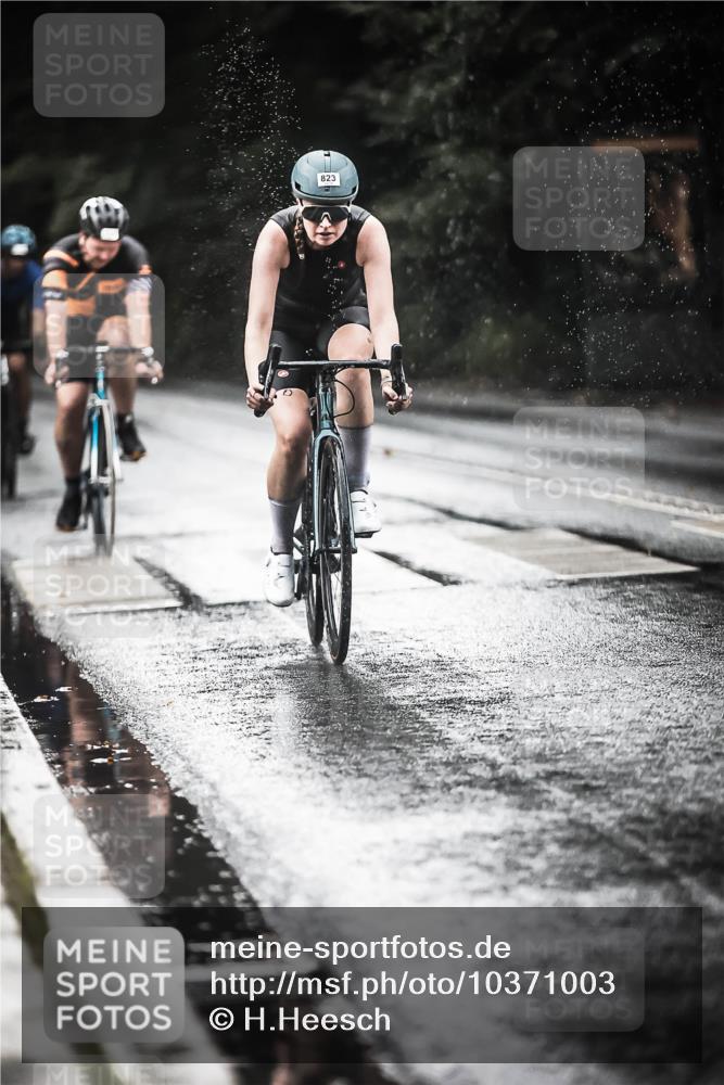 13.09.2026 - Stadtparktriathlon H.Heesch http://msf.ph/oto/10371003 13.09.2026 12:06:30 Radfahren 823, 911, 934, 998, 1025, 1049 meine-sportfotos.de