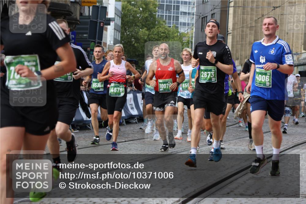 13.09.2026 - 21. swb-Marathon Bremen Strokosch-Dieckow http://msf.ph/oto/10371006 13.09.2026 13:36:31 Ziel 563, 1072, 1867, 2339, 2931, 2949, 3224, 3291, 3489, 3591, 4643, 4989, 5259, 5800, 6642, 6778, 6982, 7043, 7256, 7379, 7865, 8227, 8275, 8488, 8511, 8731, 8941, 9026, 9076, 9226, 9497, 9564, 13038, 13238, 164, 1936, 2673, 2731, 2819, 2823, 3585, 3815, 4006, 4050, 4182, 4216, 4304, 4414, 4676, 4892, 5061, 5447, 5656, 5823, 6050, 6280, 6340, 6516, 6568, 7039, 7229, 7237, 7344, 7656, 7765, 8685, 8723, 8790, 9658, 9776, 9807 meine-sportfotos.de