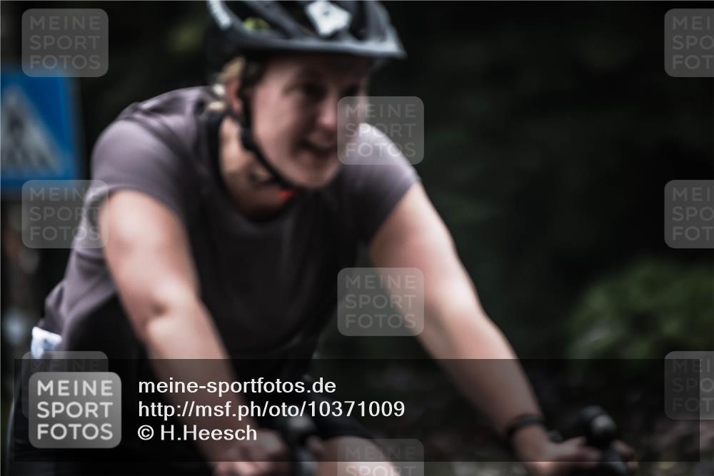 13.09.2026 - Stadtparktriathlon H.Heesch http://msf.ph/oto/10371009 13.09.2026 10:20:33 Radfahren 334, 335, 381, 383, 452 meine-sportfotos.de