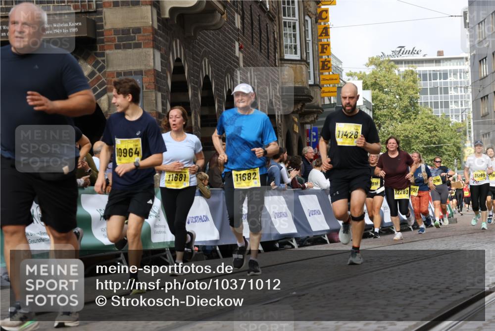 13.09.2026 - 21. swb-Marathon Bremen Strokosch-Dieckow http://msf.ph/oto/10371012 13.09.2026 11:01:16 Ziel 10093, 10367, 10368, 10428, 10639, 10753, 10857, 11055, 11247, 11359, 11540, 11728, 11797, 11804, 11819, 11850, 12006, 12085, 12116, 12397, 12428, 10181, 10560, 10647, 10648, 10678, 11459, 11467, 11550, 11551, 11666, 11788, 11796, 11798, 11969, 11970, 12047, 12062 meine-sportfotos.de