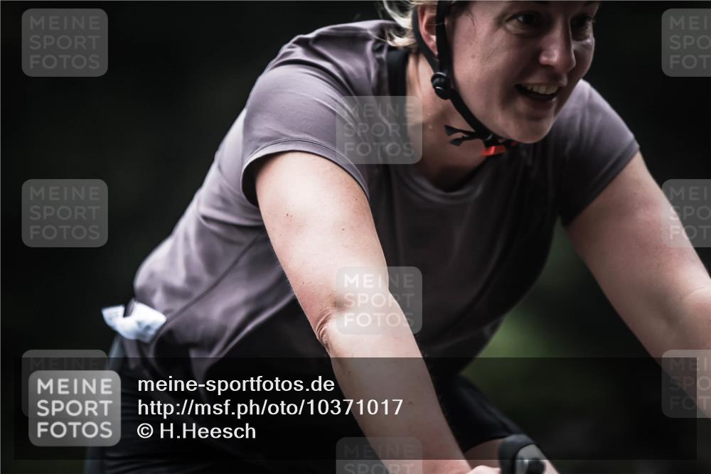 13.09.2026 - Stadtparktriathlon H.Heesch http://msf.ph/oto/10371017 13.09.2026 10:20:33 Radfahren 334, 335, 381, 383, 452 meine-sportfotos.de