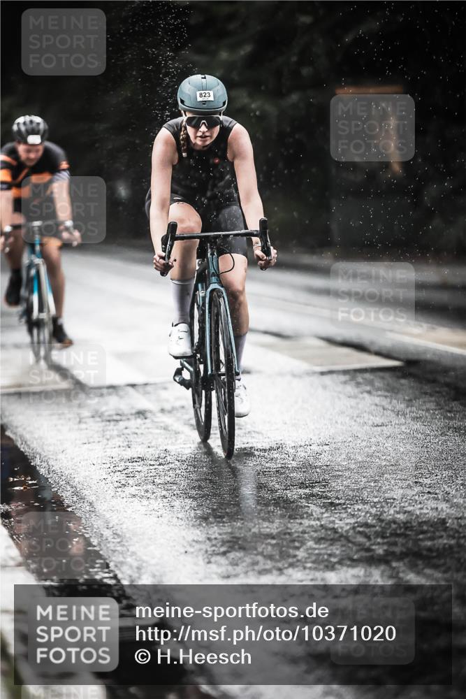 13.09.2026 - Stadtparktriathlon H.Heesch http://msf.ph/oto/10371020 13.09.2026 12:06:30 Radfahren 823, 911, 934, 998, 1025, 1049 meine-sportfotos.de