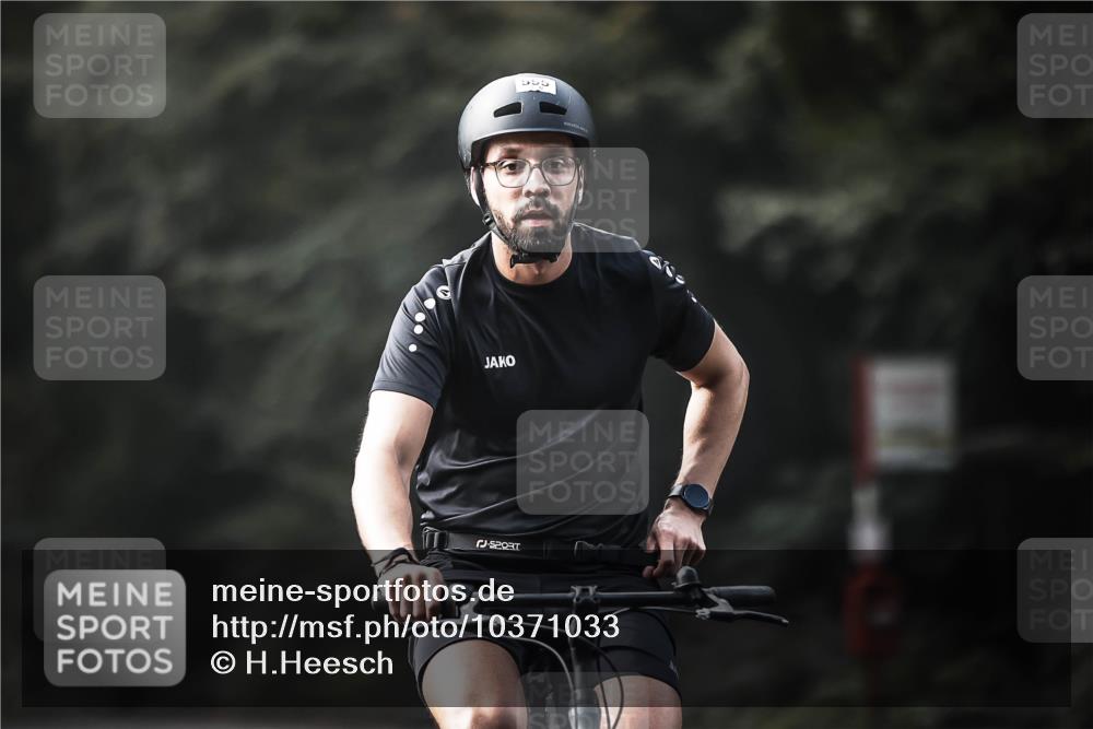 13.09.2026 - Stadtparktriathlon H.Heesch http://msf.ph/oto/10371033 13.09.2026 10:50:34 Radfahren 480, 509, 555, 583 meine-sportfotos.de