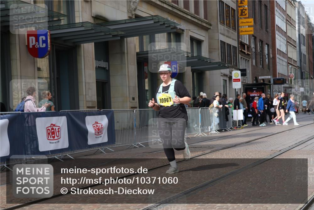 13.09.2026 - 21. swb-Marathon Bremen Strokosch-Dieckow http://msf.ph/oto/10371060 13.09.2026 11:30:55 Ziel 10967, 12535 meine-sportfotos.de