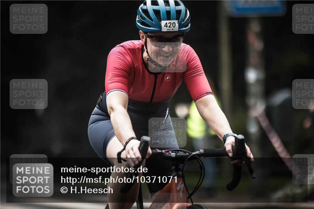 13.09.2026 - Stadtparktriathlon H.Heesch http://msf.ph/oto/10371071 13.09.2026 10:20:44 Radfahren 223, 419, 420 meine-sportfotos.de
