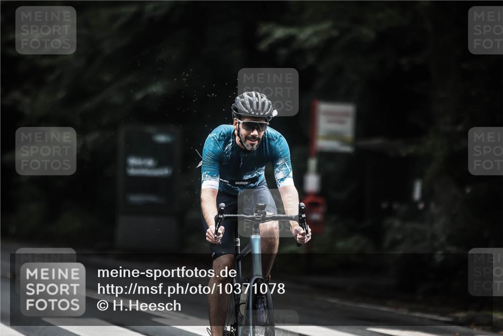 13.09.2026 - Stadtparktriathlon H.Heesch http://msf.ph/oto/10371078 13.09.2026 13:25:30 Radfahren 1324, 1358, 1370 meine-sportfotos.de