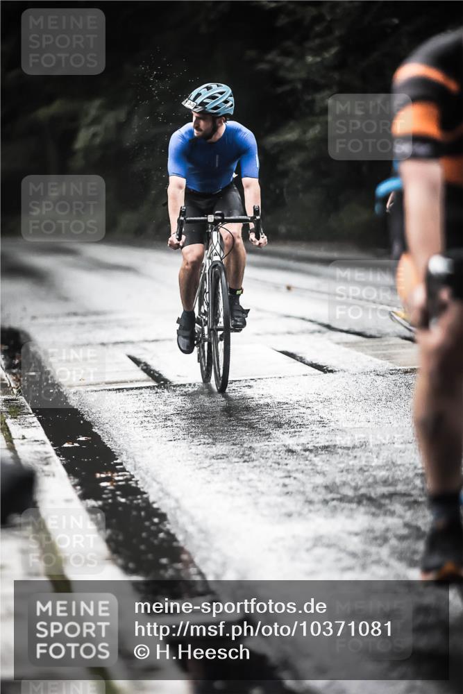 13.09.2026 - Stadtparktriathlon H.Heesch http://msf.ph/oto/10371081 13.09.2026 12:06:32 Radfahren 823, 911, 934, 998, 1025, 1049 meine-sportfotos.de