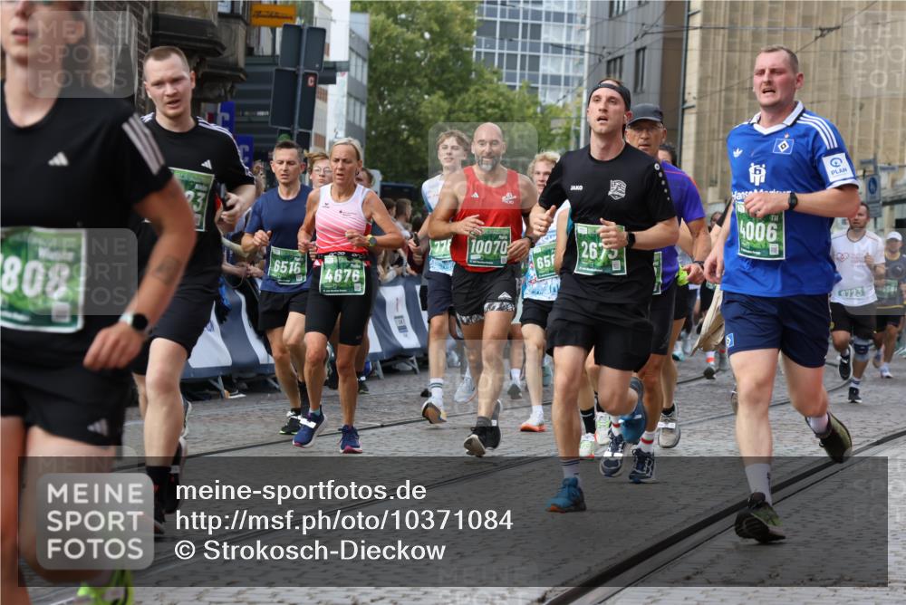 13.09.2026 - 21. swb-Marathon Bremen Strokosch-Dieckow http://msf.ph/oto/10371084 13.09.2026 13:36:32 Ziel 563, 1072, 1867, 2339, 2931, 2949, 3224, 3291, 3489, 3591, 4643, 4989, 5259, 5800, 6642, 6778, 6982, 7256, 7379, 7865, 8227, 8275, 8488, 8511, 8731, 8941, 9026, 9076, 9226, 9497, 9564, 13038, 13238, 164, 813, 1936, 2673, 2819, 3585, 3635, 3815, 4006, 4050, 4304, 4414, 4676, 4892, 5061, 5447, 5656, 5823, 6050, 6280, 6340, 6516, 6568, 7039, 7229, 7237, 7656, 7765, 8685, 8723, 8790, 9658, 9776, 9807 meine-sportfotos.de