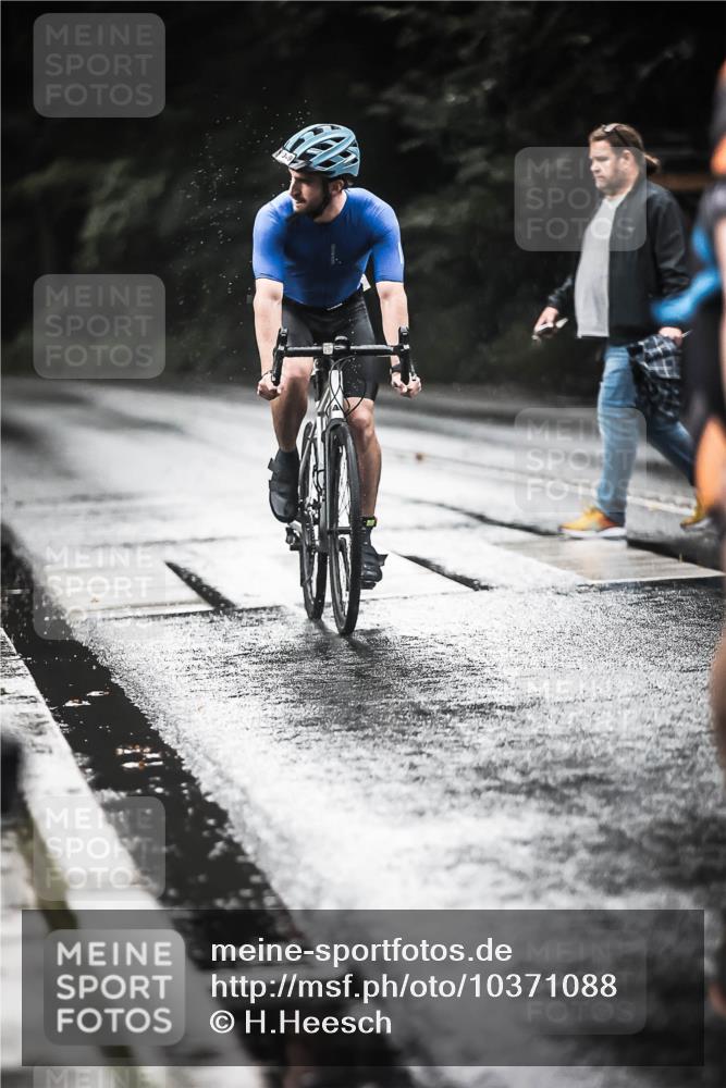 13.09.2026 - Stadtparktriathlon H.Heesch http://msf.ph/oto/10371088 13.09.2026 12:06:32 Radfahren 823, 911, 934, 998, 1025, 1049 meine-sportfotos.de
