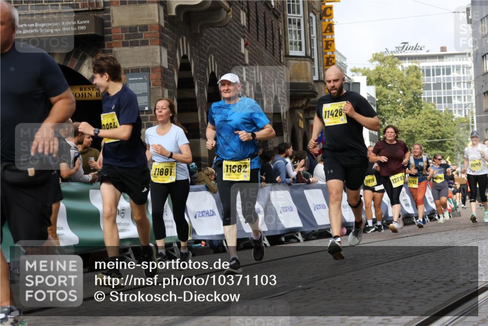13.09.2026 - 21. swb-Marathon Bremen Strokosch-Dieckow http://msf.ph/oto/10371103 13.09.2026 11:01:17 Ziel 10093, 10367, 10368, 10428, 10639, 10753, 10857, 11049, 11055, 11116, 11247, 11359, 11540, 11728, 11804, 11819, 11850, 12006, 12085, 12116, 12397, 12428, 10181, 10560, 10647, 10648, 10678, 11324, 11459, 11467, 11550, 11551, 11666, 11788, 11796, 11798, 11969, 11970, 12047, 12062 meine-sportfotos.de