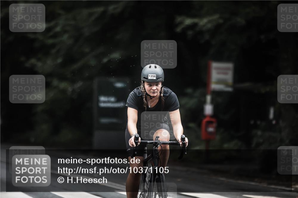 13.09.2026 - Stadtparktriathlon H.Heesch http://msf.ph/oto/10371105 13.09.2026 13:25:33 Radfahren 1304, 1358, 1370, 1486 meine-sportfotos.de