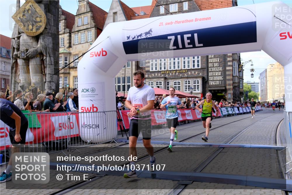 13.09.2026 - 21. swb-Marathon Bremen Tim E. http://msf.ph/oto/10371107 13.09.2026 13:08:36 Ziel 339, 678, 1335, 1696, 2098, 2266, 2844, 3808, 4247, 5594, 8655, 9582 meine-sportfotos.de