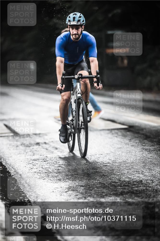 13.09.2026 - Stadtparktriathlon H.Heesch http://msf.ph/oto/10371115 13.09.2026 12:06:33 Radfahren 823, 911, 934, 998, 1049 meine-sportfotos.de