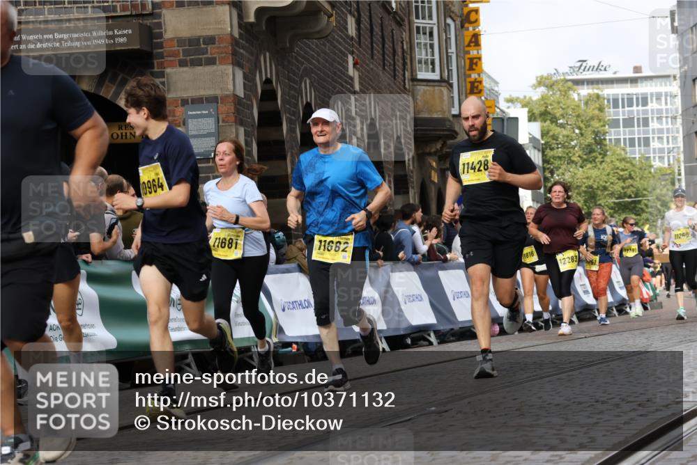 13.09.2026 - 21. swb-Marathon Bremen Strokosch-Dieckow http://msf.ph/oto/10371132 13.09.2026 11:01:17 Ziel 10093, 10367, 10368, 10428, 10639, 10753, 10857, 11049, 11055, 11116, 11247, 11359, 11540, 11728, 11804, 11819, 11850, 12006, 12085, 12116, 12397, 12428, 10181, 10560, 10647, 10648, 10678, 11324, 11459, 11467, 11550, 11551, 11666, 11788, 11796, 11798, 11969, 11970, 12047, 12062 meine-sportfotos.de