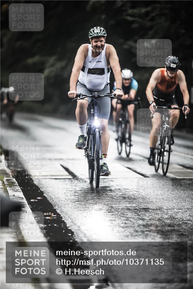 13.09.2026 - Stadtparktriathlon H.Heesch http://msf.ph/oto/10371135 13.09.2026 12:06:44 Radfahren 888, 1052, 1067 meine-sportfotos.de