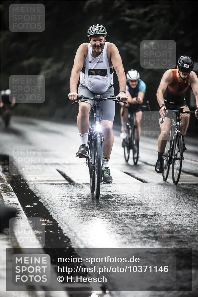 13.09.2026 - Stadtparktriathlon H.Heesch http://msf.ph/oto/10371146 13.09.2026 12:06:44 Radfahren 888, 1052, 1067 meine-sportfotos.de