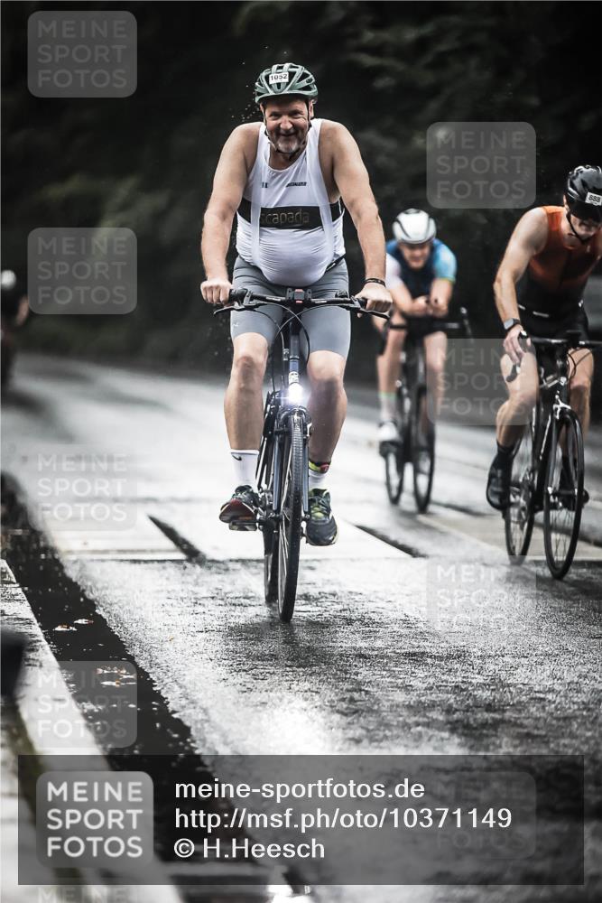 13.09.2026 - Stadtparktriathlon H.Heesch http://msf.ph/oto/10371149 13.09.2026 12:06:45 Radfahren 888, 1052, 1067 meine-sportfotos.de