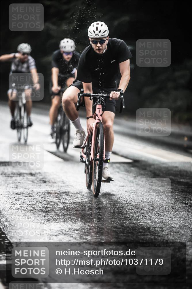 13.09.2026 - Stadtparktriathlon H.Heesch http://msf.ph/oto/10371179 13.09.2026 12:06:52 Radfahren 895, 922, 986, 1066 meine-sportfotos.de