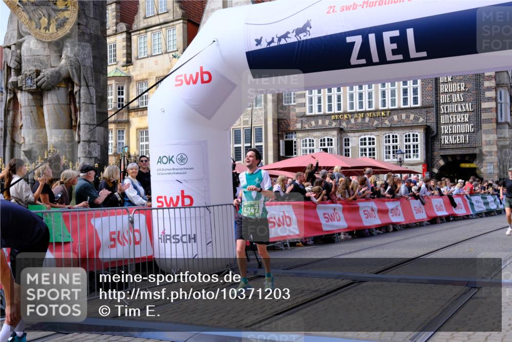 13.09.2026 - 21. swb-Marathon Bremen Tim E. http://msf.ph/oto/10371203 13.09.2026 13:08:39 Ziel 339, 678, 1335, 1696, 3808, 4082, 4247, 4888, 5424, 5594, 8655, 9084, 9582 meine-sportfotos.de