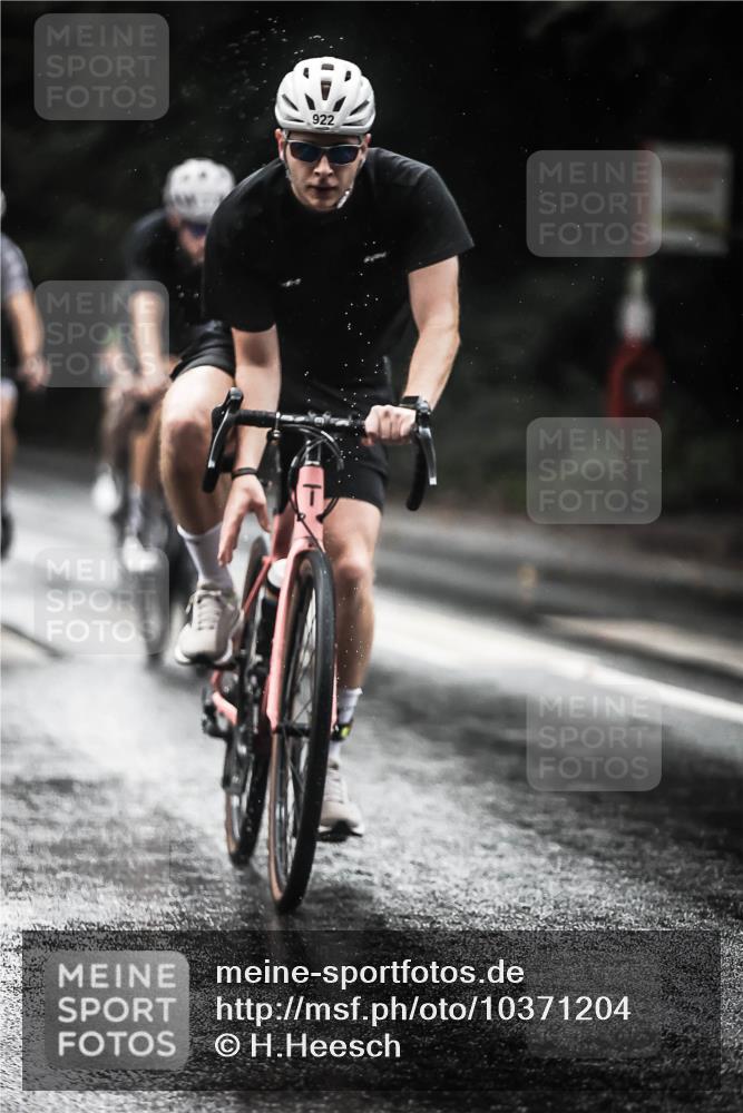 13.09.2026 - Stadtparktriathlon H.Heesch http://msf.ph/oto/10371204 13.09.2026 12:06:52 Radfahren 895, 922, 986, 1066 meine-sportfotos.de