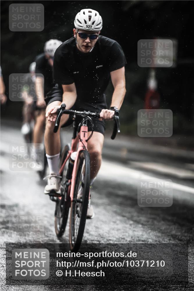 13.09.2026 - Stadtparktriathlon H.Heesch http://msf.ph/oto/10371210 13.09.2026 12:06:52 Radfahren 895, 922, 986, 1066 meine-sportfotos.de