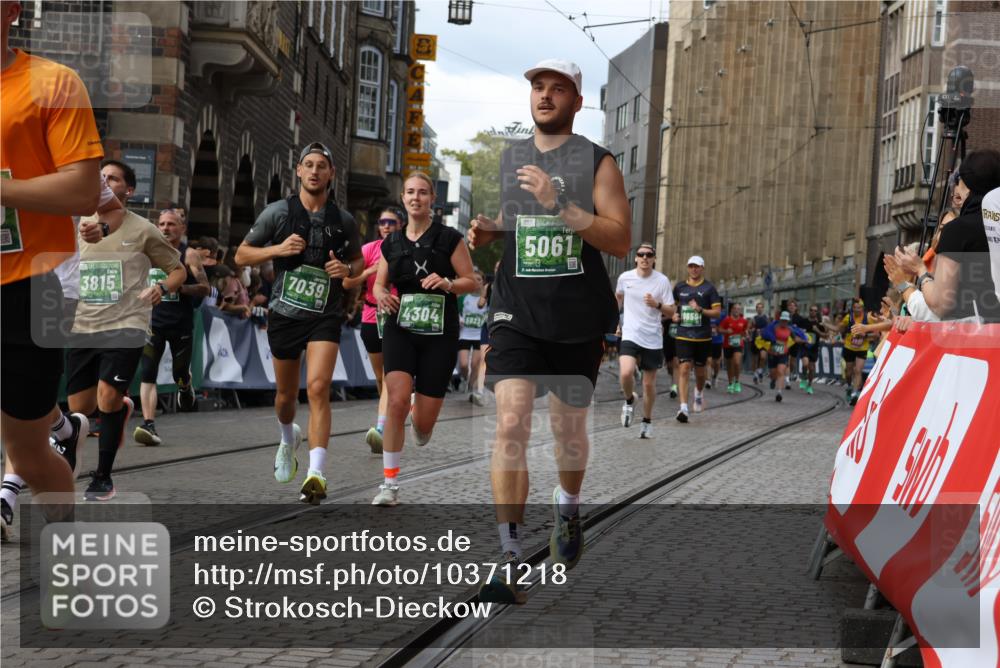 13.09.2026 - 21. swb-Marathon Bremen Strokosch-Dieckow http://msf.ph/oto/10371218 13.09.2026 13:36:39 Ziel 372, 900, 1072, 1738, 1880, 2339, 2692, 2700, 2931, 2949, 3224, 3291, 3410, 3591, 4049, 4643, 4989, 5259, 5800, 6642, 6778, 7379, 7865, 8511, 8525, 8731, 8905, 8941, 9026, 9076, 9226, 9427, 9564, 9899, 13038, 13238, 551, 813, 843, 1936, 2275, 3541, 3635, 3815, 3874, 3998, 4335, 4892, 5236, 5355, 5447, 5823, 6050, 6269, 6280, 6408, 6966, 7229, 7237, 7640, 7656, 8034, 8498, 8685, 9658, 9807 meine-sportfotos.de