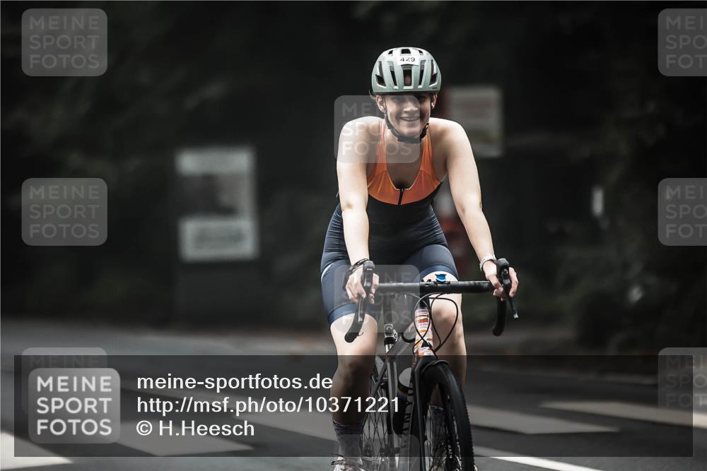 13.09.2026 - Stadtparktriathlon H.Heesch http://msf.ph/oto/10371221 13.09.2026 10:20:53 Radfahren 354, 357, 419, 428, 429, 460, 462 meine-sportfotos.de