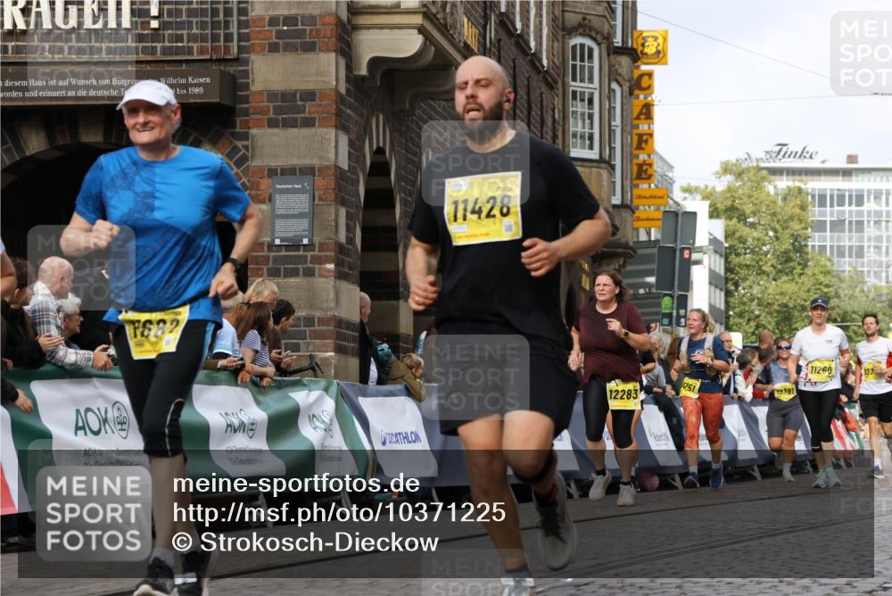13.09.2026 - 21. swb-Marathon Bremen Strokosch-Dieckow http://msf.ph/oto/10371225 13.09.2026 11:01:18 Ziel 10093, 10367, 10368, 10428, 10639, 10753, 10857, 10964, 10965, 11049, 11055, 11116, 11247, 11359, 11428, 11540, 11728, 11804, 11819, 11850, 12006, 12085, 12116, 12241, 12428, 10181, 10560, 10647, 10648, 10678, 11324, 11459, 11467, 11550, 11551, 11666, 11788, 11796, 11798, 11969, 11970, 12047, 12062 meine-sportfotos.de
