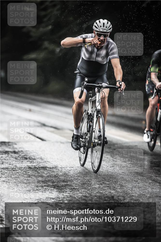 13.09.2026 - Stadtparktriathlon H.Heesch http://msf.ph/oto/10371229 13.09.2026 12:06:53 Radfahren 895, 922, 986, 1066 meine-sportfotos.de