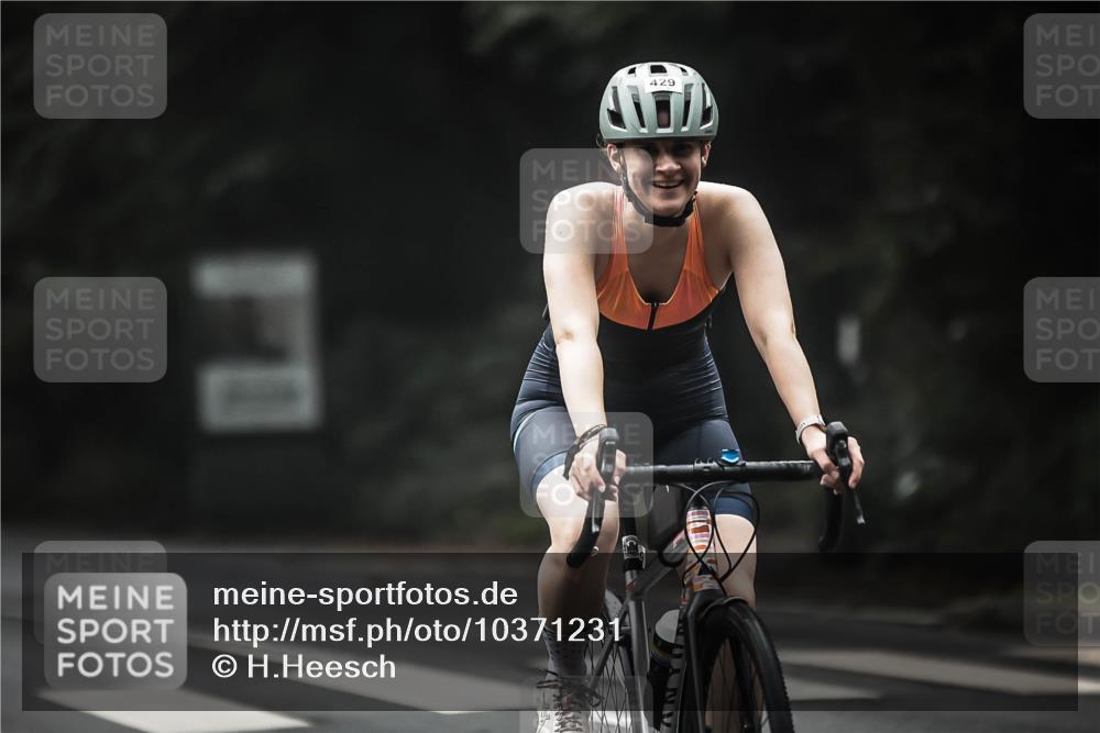 13.09.2026 - Stadtparktriathlon H.Heesch http://msf.ph/oto/10371231 13.09.2026 10:20:53 Radfahren 354, 357, 419, 428, 429, 460, 462 meine-sportfotos.de
