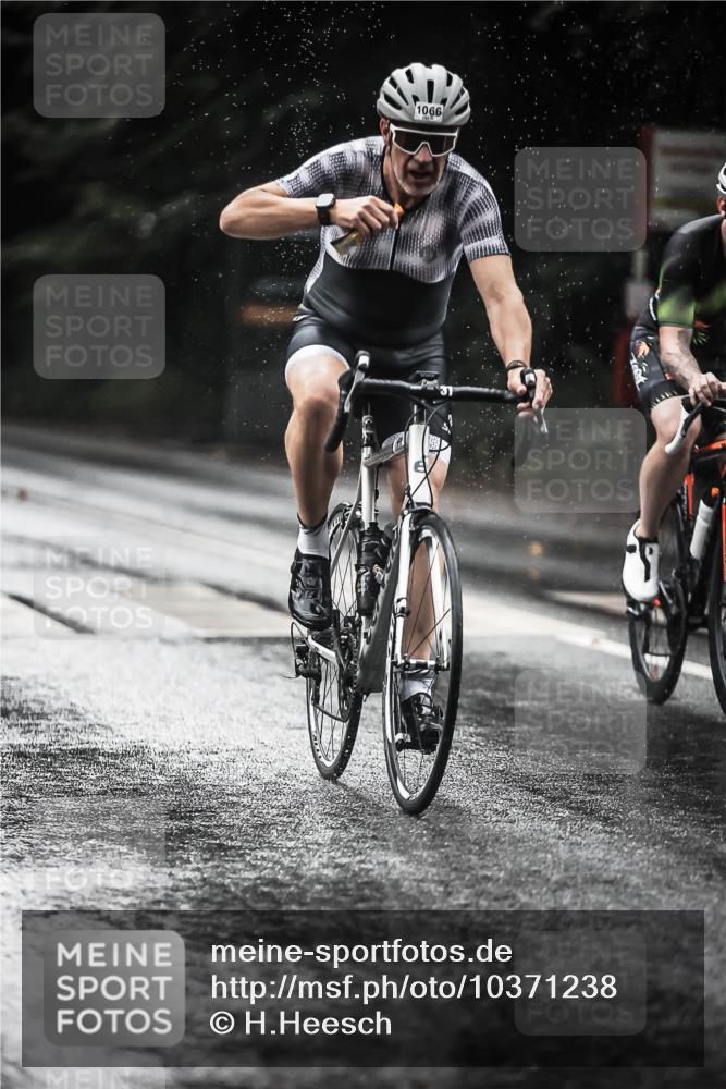 13.09.2026 - Stadtparktriathlon H.Heesch http://msf.ph/oto/10371238 13.09.2026 12:06:53 Radfahren 895, 922, 986, 1066 meine-sportfotos.de