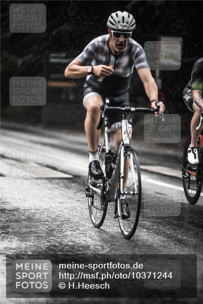 13.09.2026 - Stadtparktriathlon H.Heesch http://msf.ph/oto/10371244 13.09.2026 12:06:53 Radfahren 895, 922, 986, 1066 meine-sportfotos.de