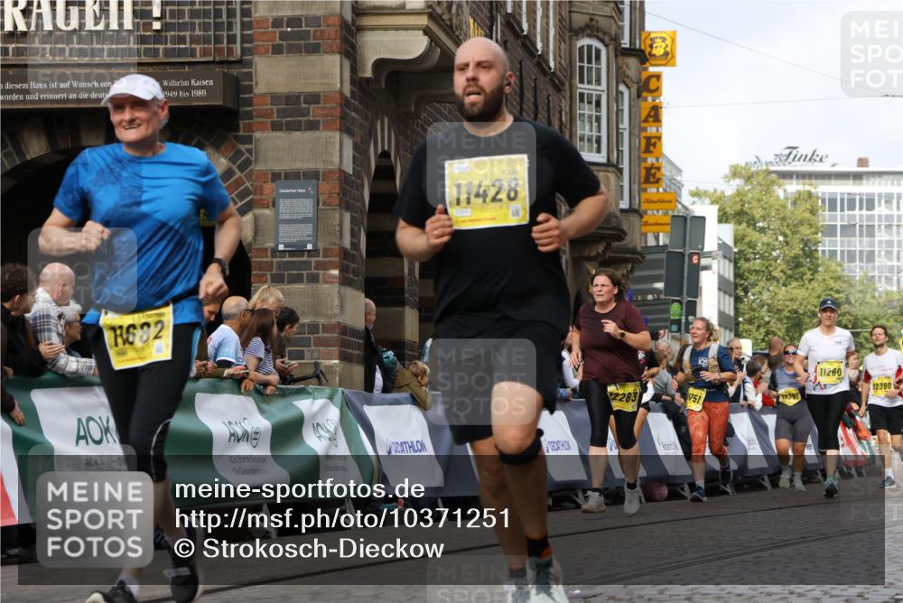 13.09.2026 - 21. swb-Marathon Bremen Strokosch-Dieckow http://msf.ph/oto/10371251 13.09.2026 11:01:18 Ziel 10093, 10367, 10368, 10428, 10639, 10753, 10857, 10964, 10965, 11049, 11055, 11116, 11247, 11359, 11428, 11540, 11728, 11804, 11819, 11850, 12006, 12085, 12116, 12241, 12428, 10181, 10560, 10647, 10648, 10678, 11324, 11459, 11467, 11550, 11551, 11666, 11788, 11796, 11798, 11969, 11970, 12047, 12062 meine-sportfotos.de