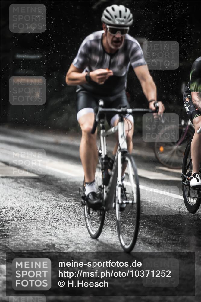 13.09.2026 - Stadtparktriathlon H.Heesch http://msf.ph/oto/10371252 13.09.2026 12:06:54 Radfahren 895, 922, 986, 1066 meine-sportfotos.de